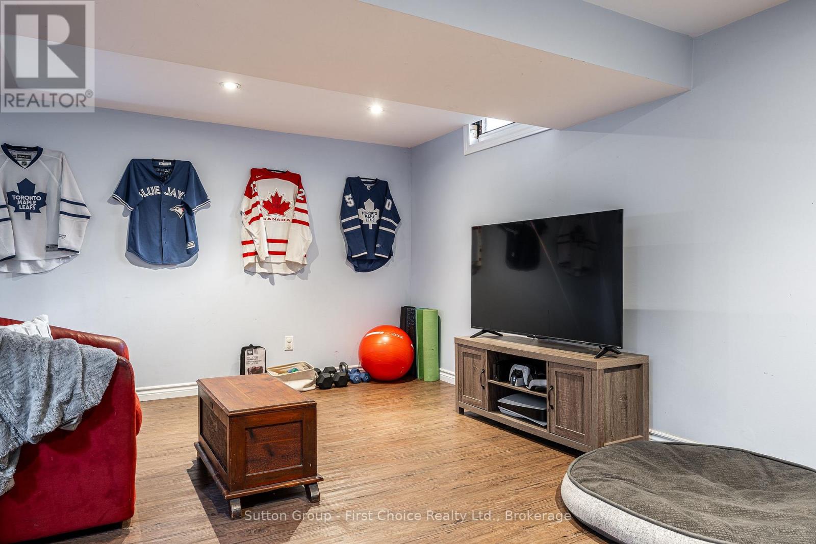 112 KATHRYN CRESCENT - 33