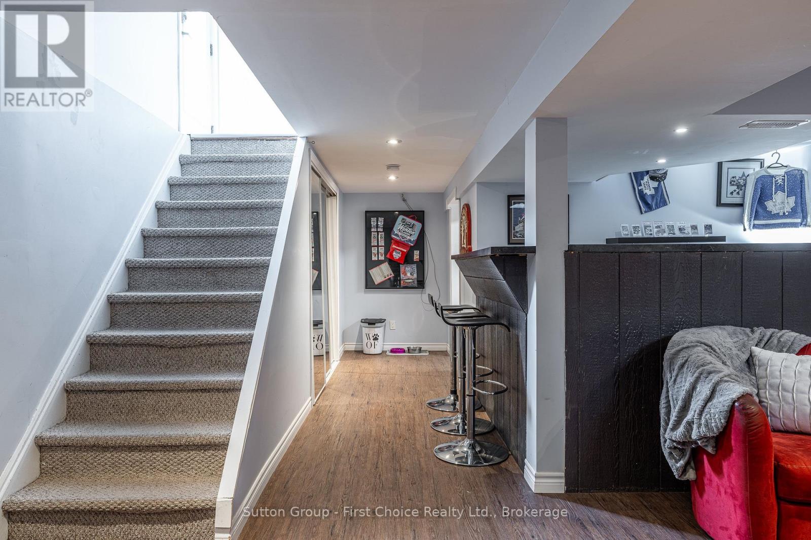 112 KATHRYN CRESCENT - 34