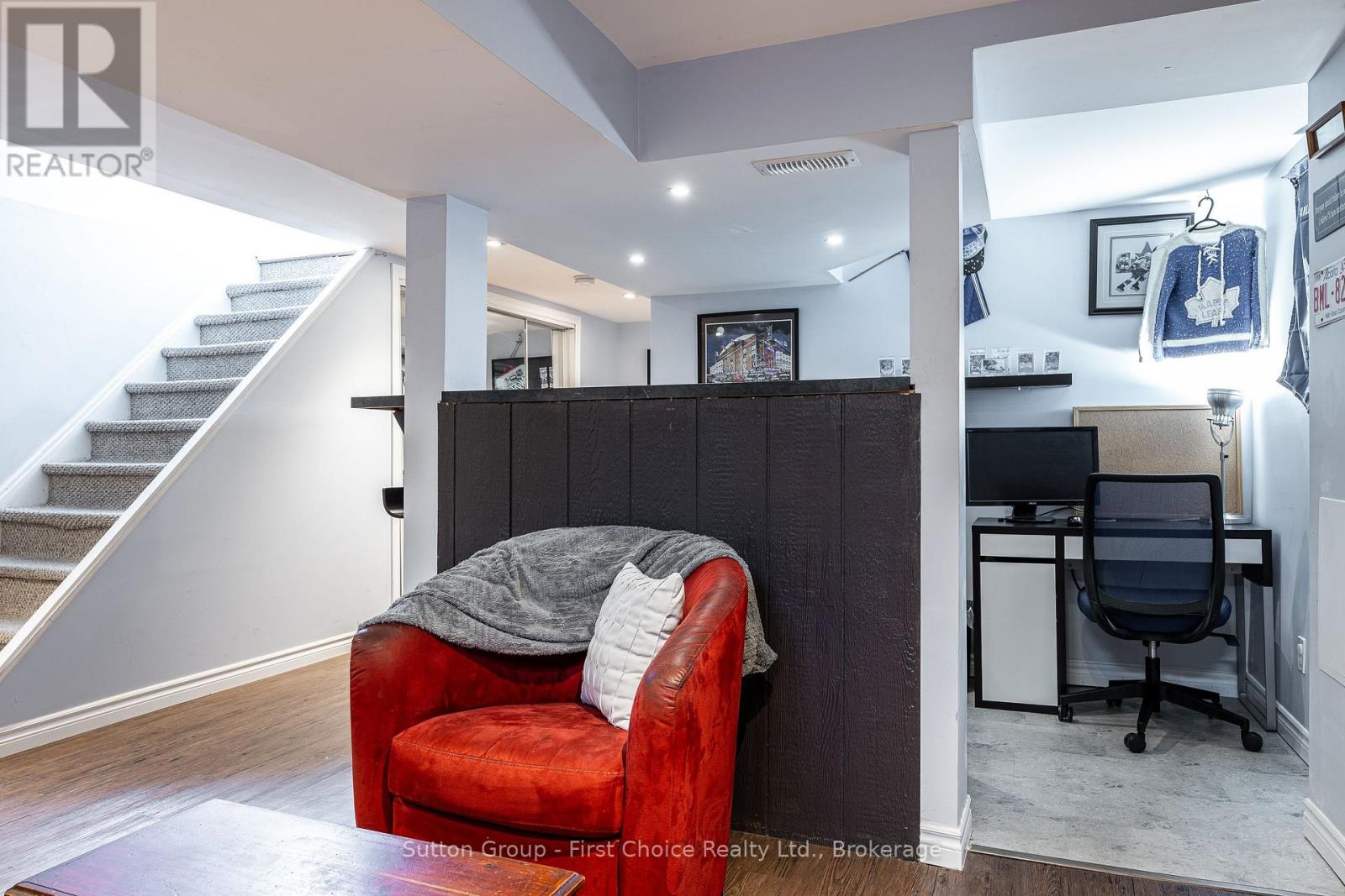 112 KATHRYN CRESCENT - 36