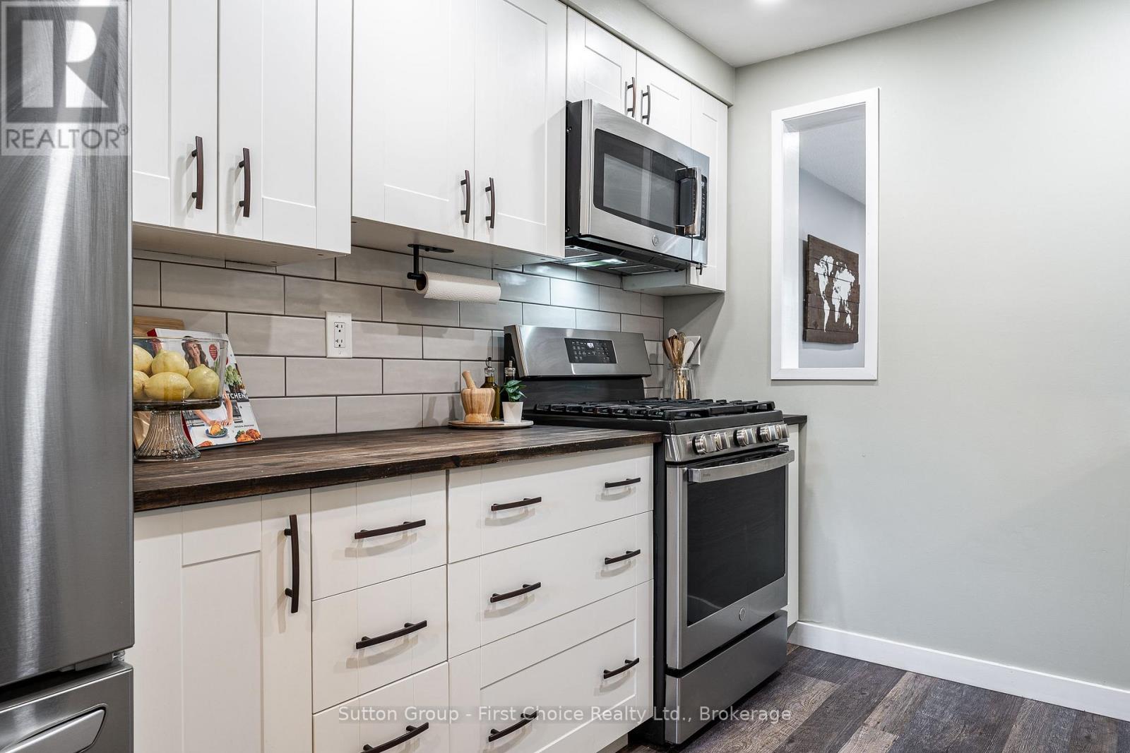 112 KATHRYN CRESCENT - 4