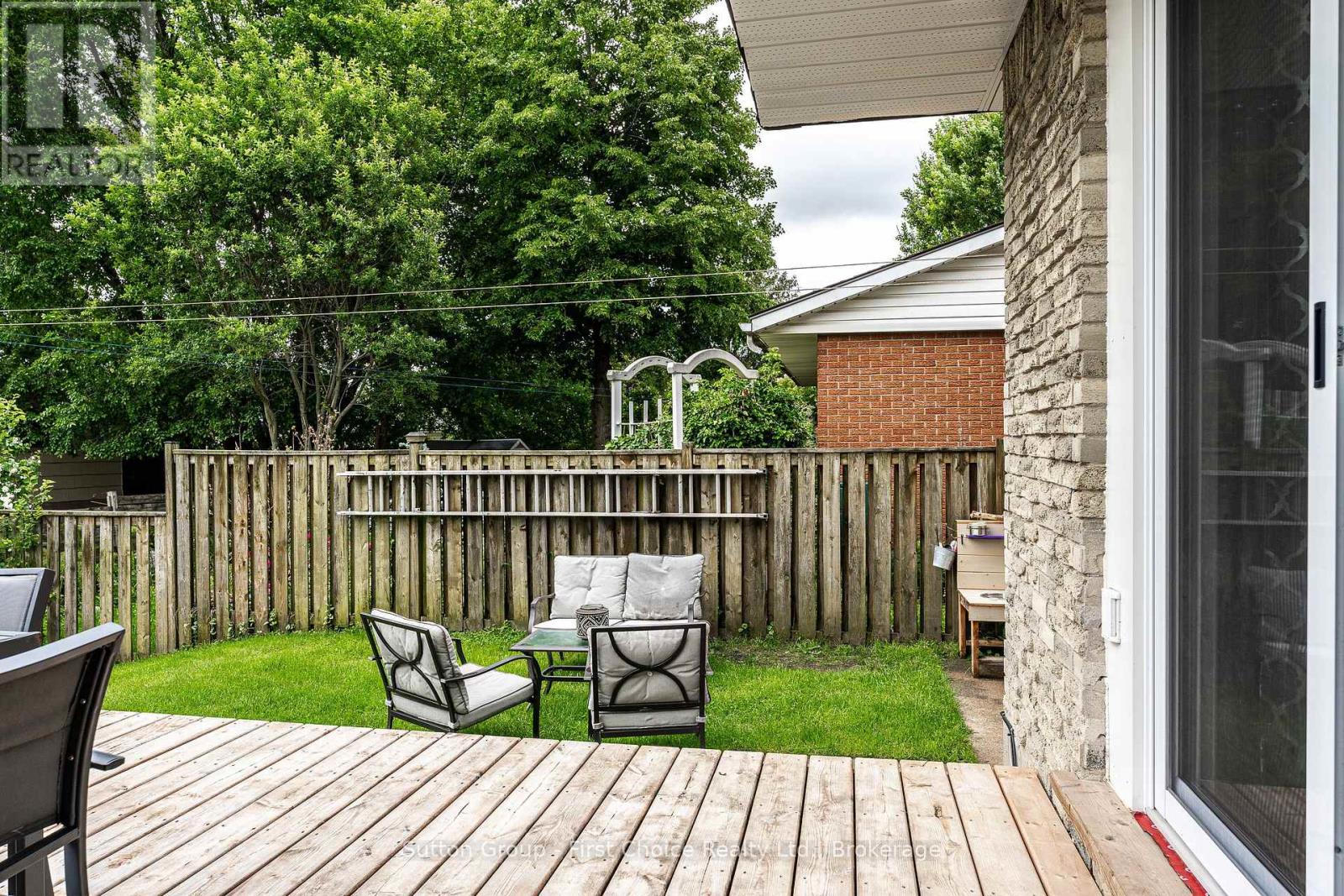 112 KATHRYN CRESCENT - 41