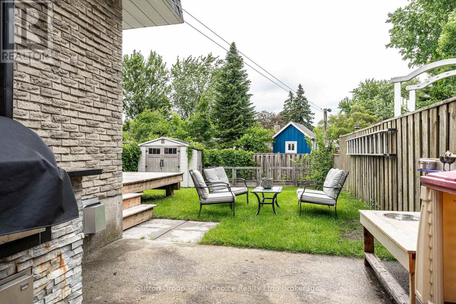 112 KATHRYN CRESCENT - 44