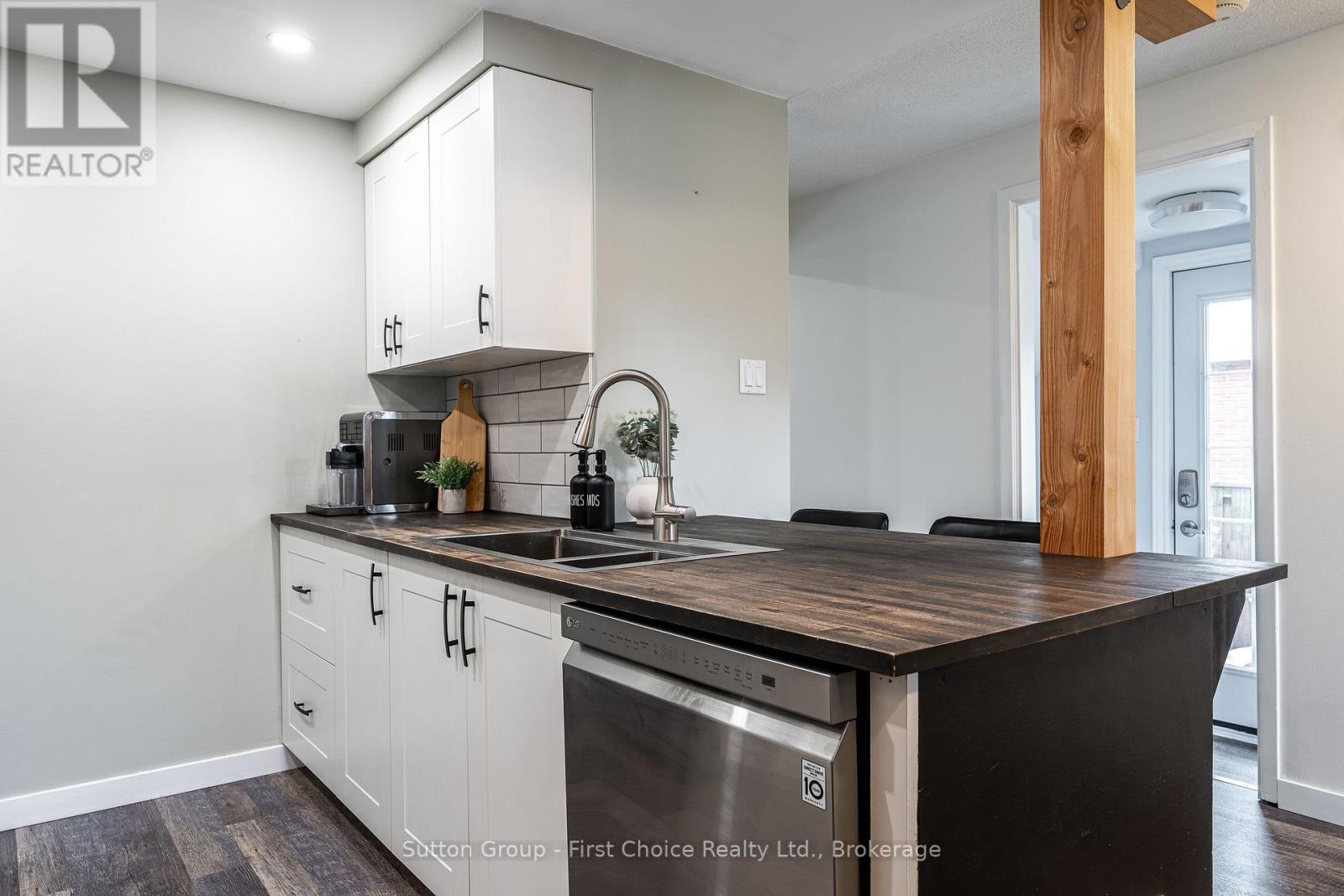 112 KATHRYN CRESCENT - 5
