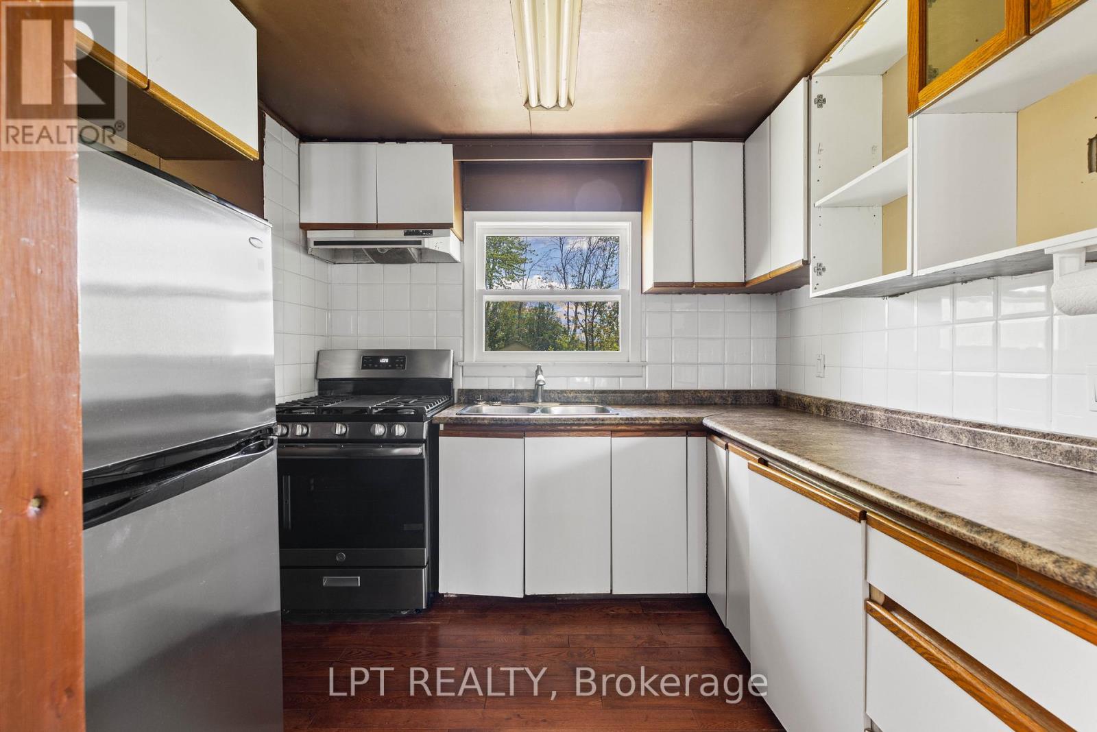 815 PARADISE DRIVE - 10