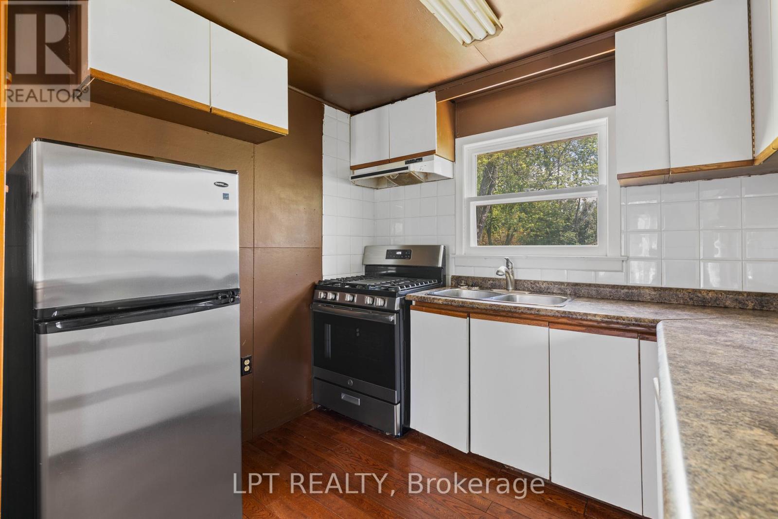 815 PARADISE DRIVE - 11
