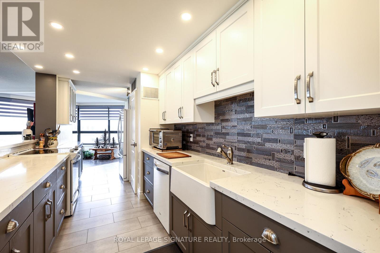 #907 1300 BLOOR STREET - 9