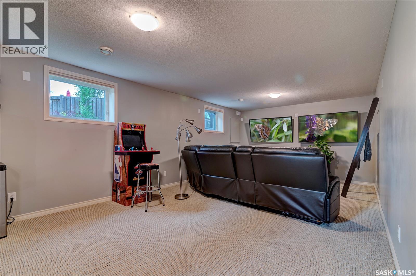 751 Bluebird CRESCENT — photo 24