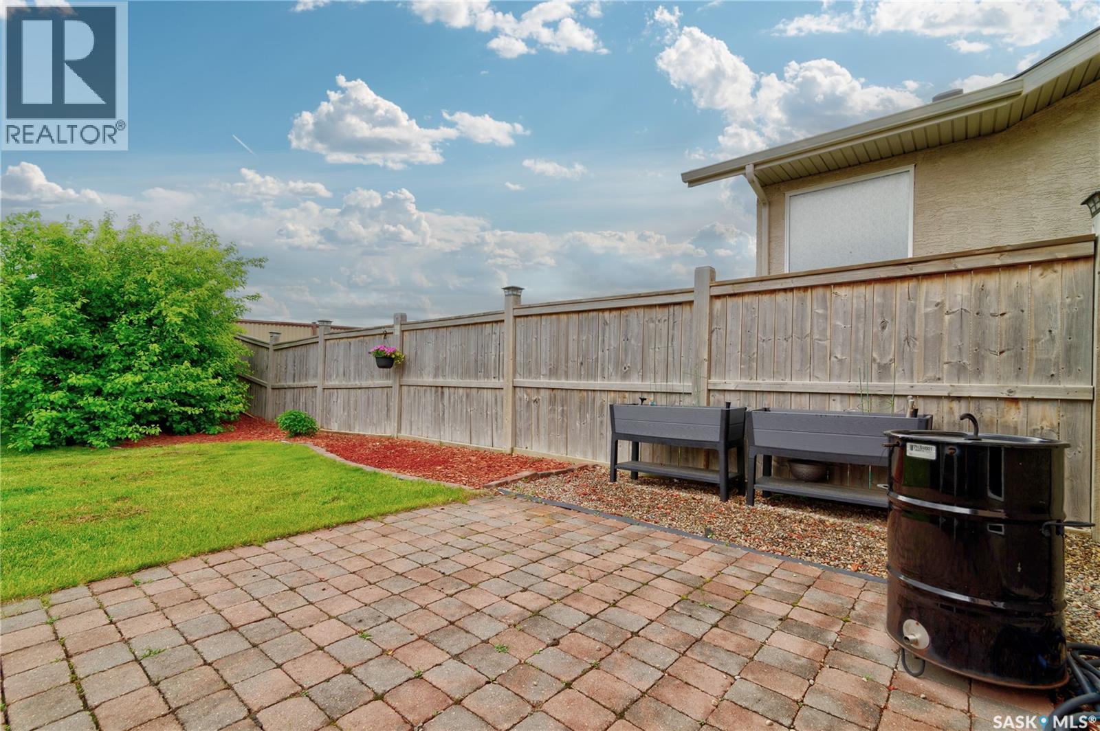 751 Bluebird CRESCENT — photo 39