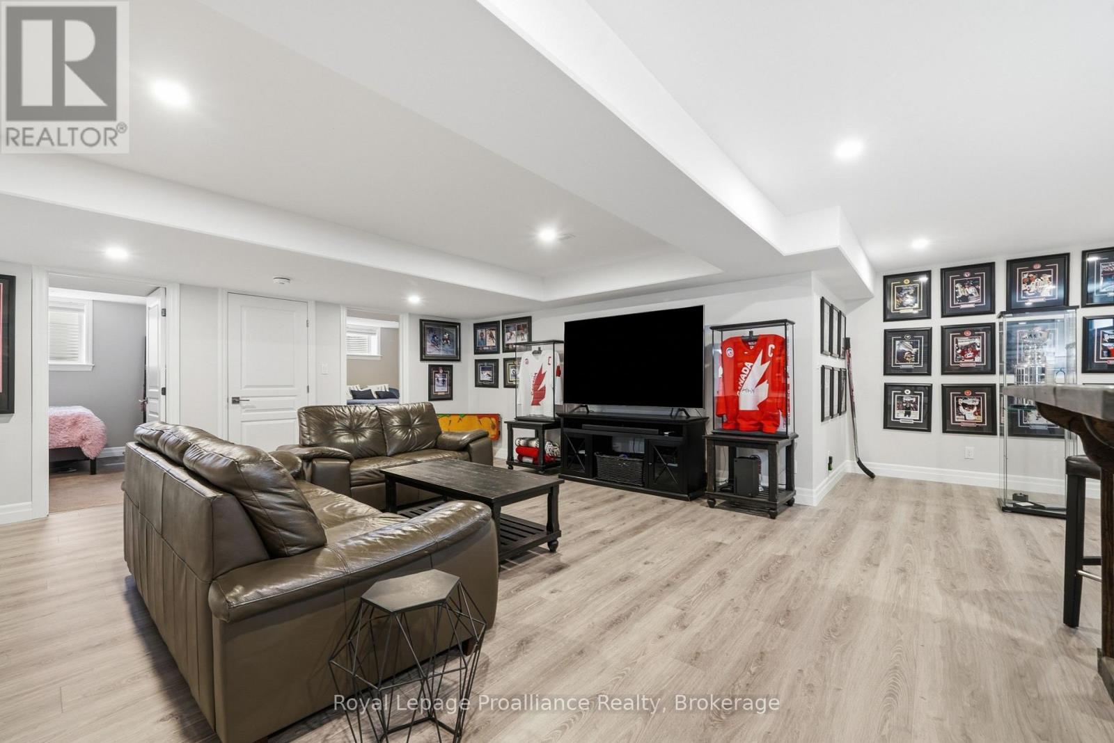 5 BEL AIR CRESCENT - 27