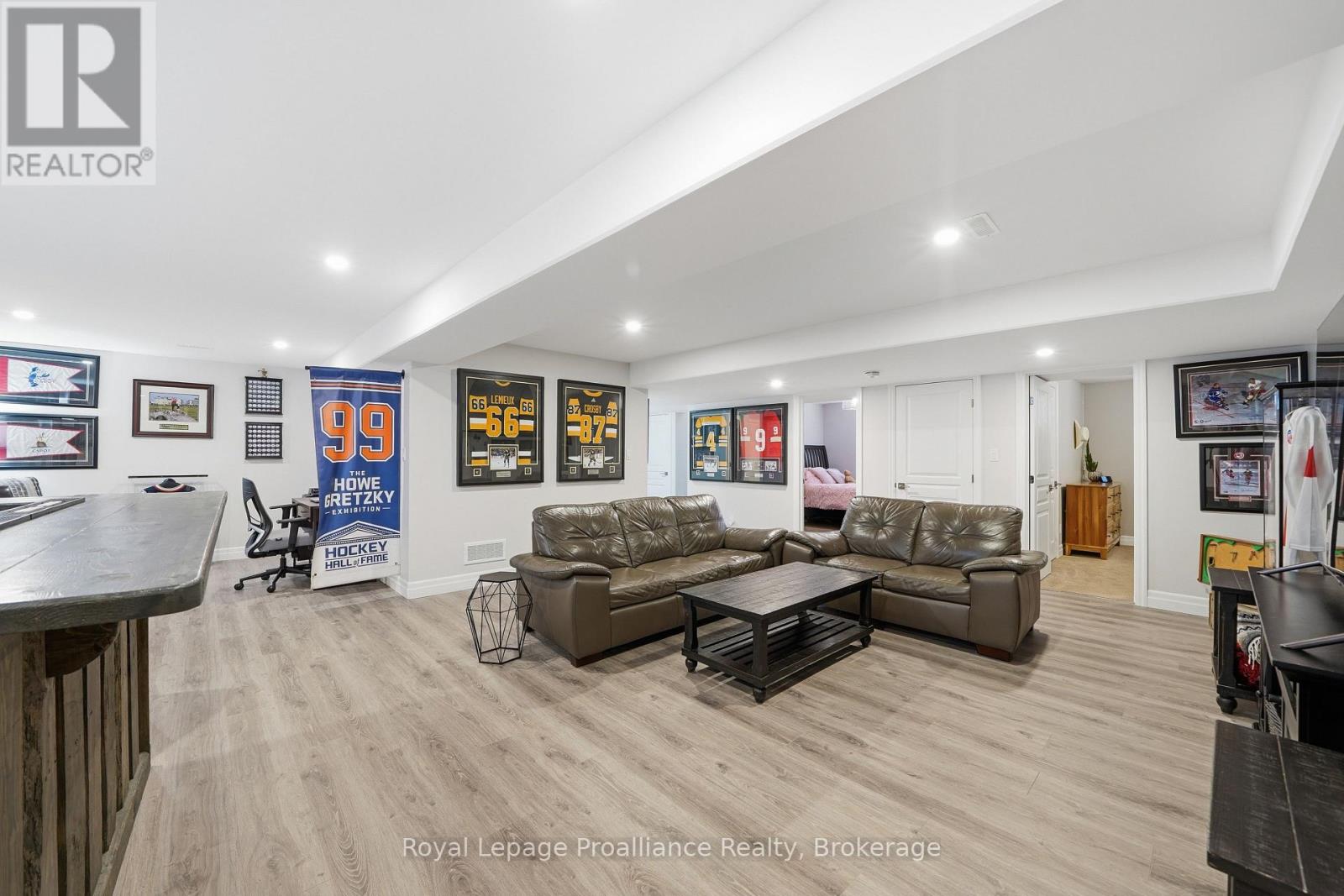 5 BEL AIR CRESCENT - 29