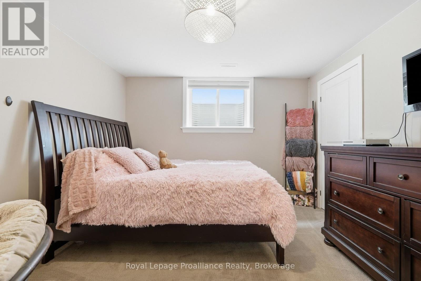 5 BEL AIR CRESCENT - 32