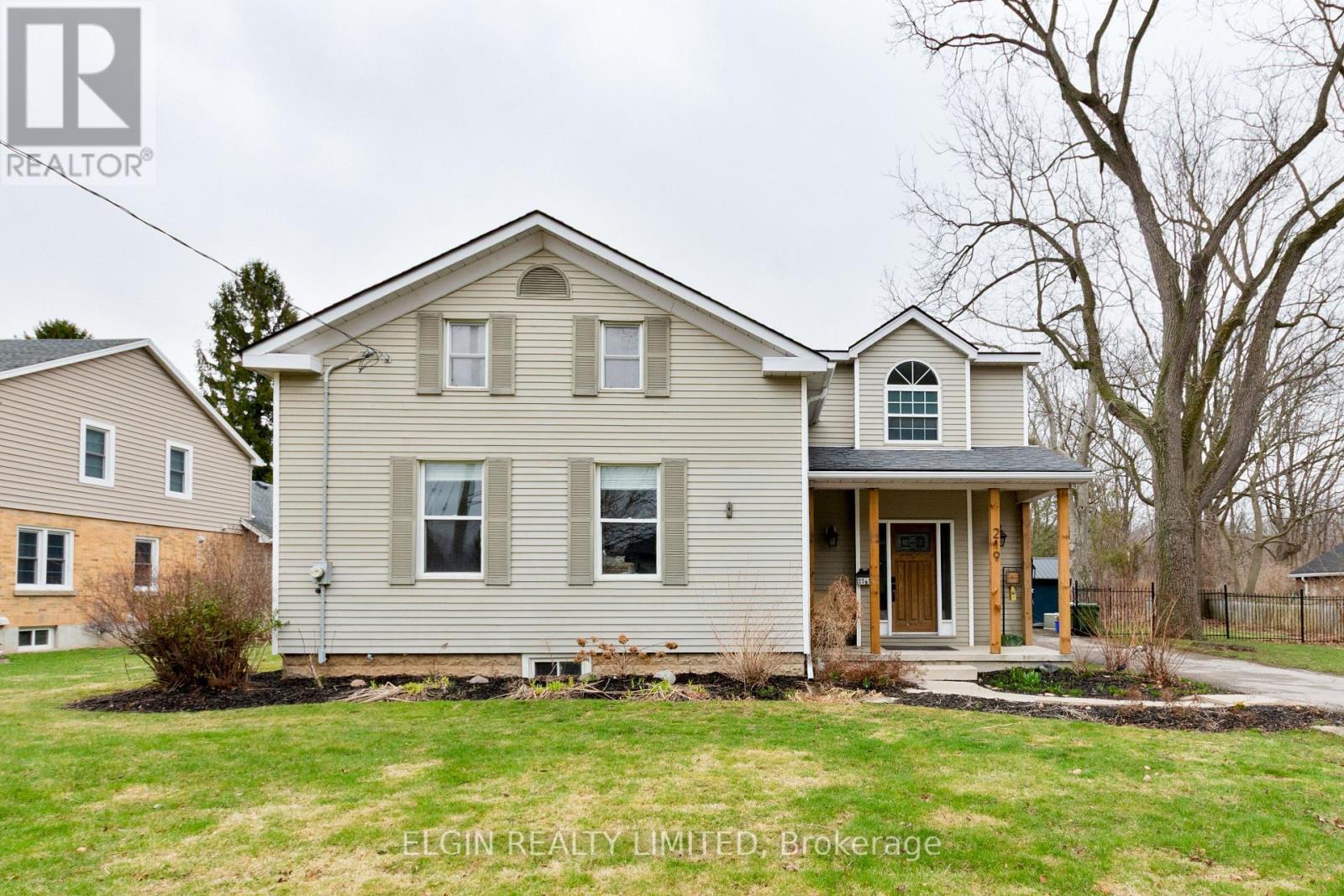 219 SUNSET DRIVE - 3