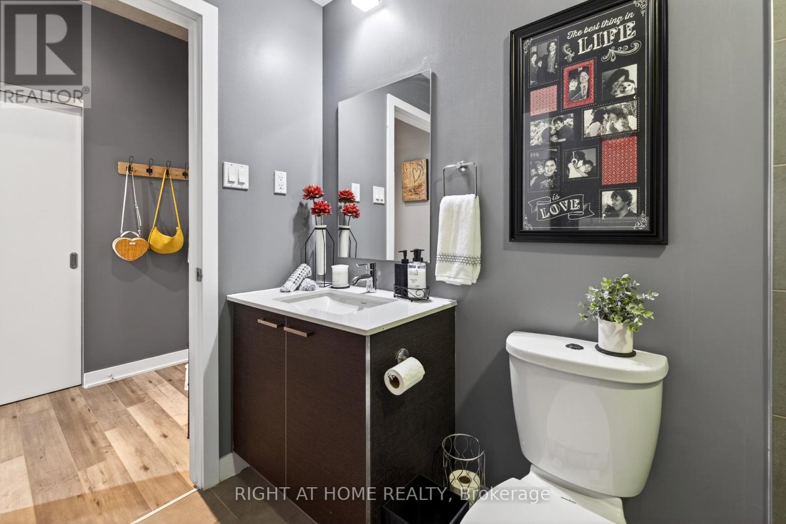#723 349 MCLEOD STREET - 11