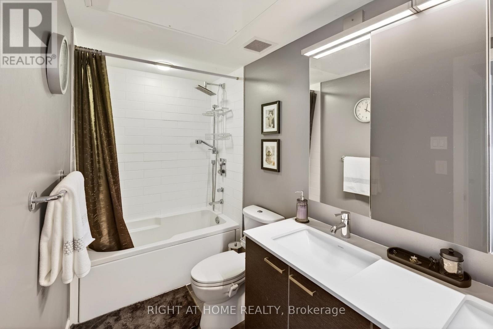 #723 349 MCLEOD STREET - 22