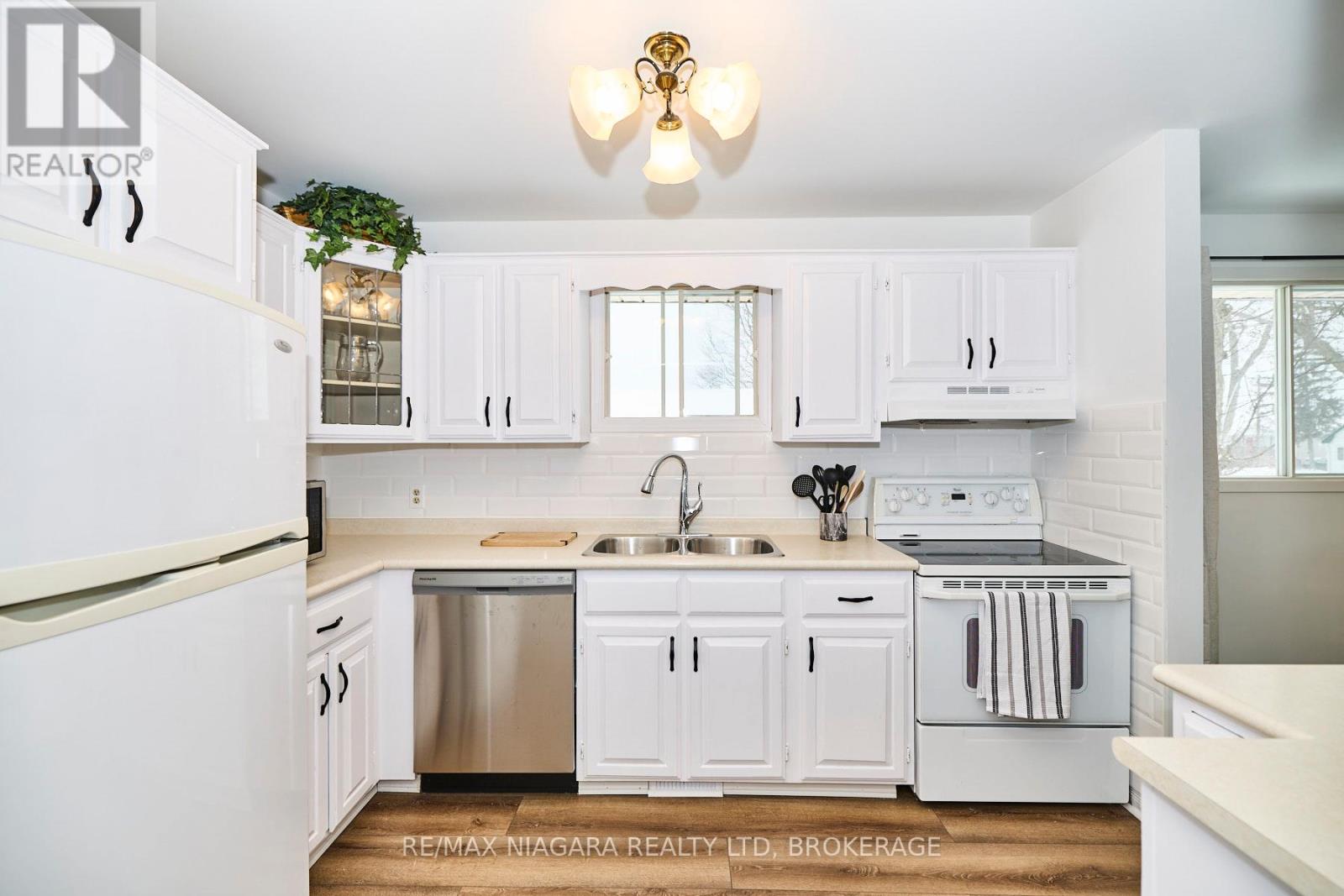 384 DOVERCOURT ROAD - 10