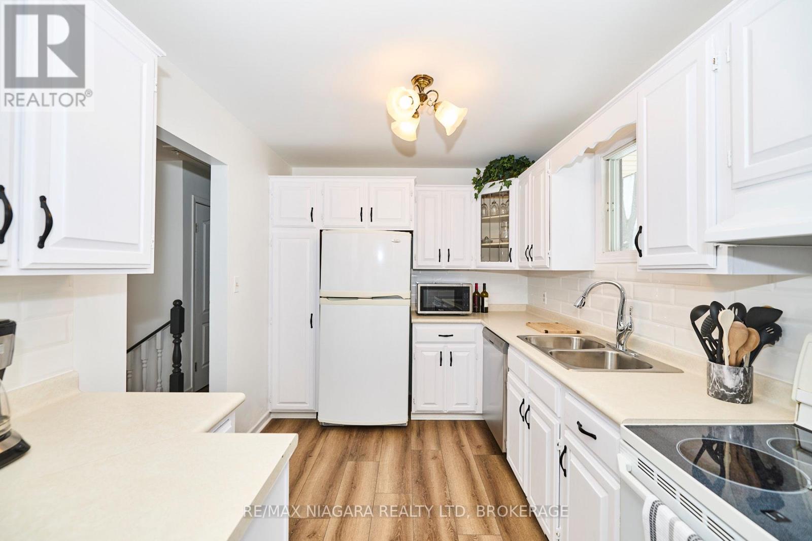 384 DOVERCOURT ROAD - 11