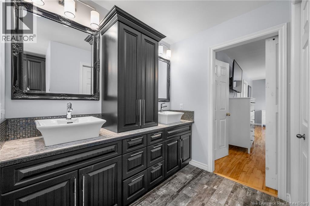613 Clarence-Cormier Street - 30
