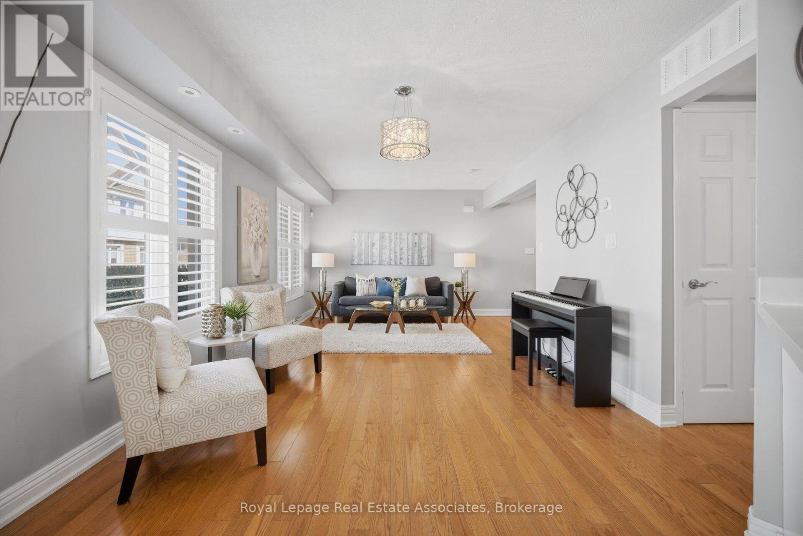 192 LOUISBOURG WAY - 1