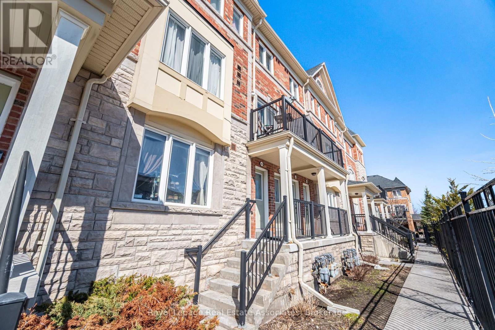 192 LOUISBOURG WAY - 35