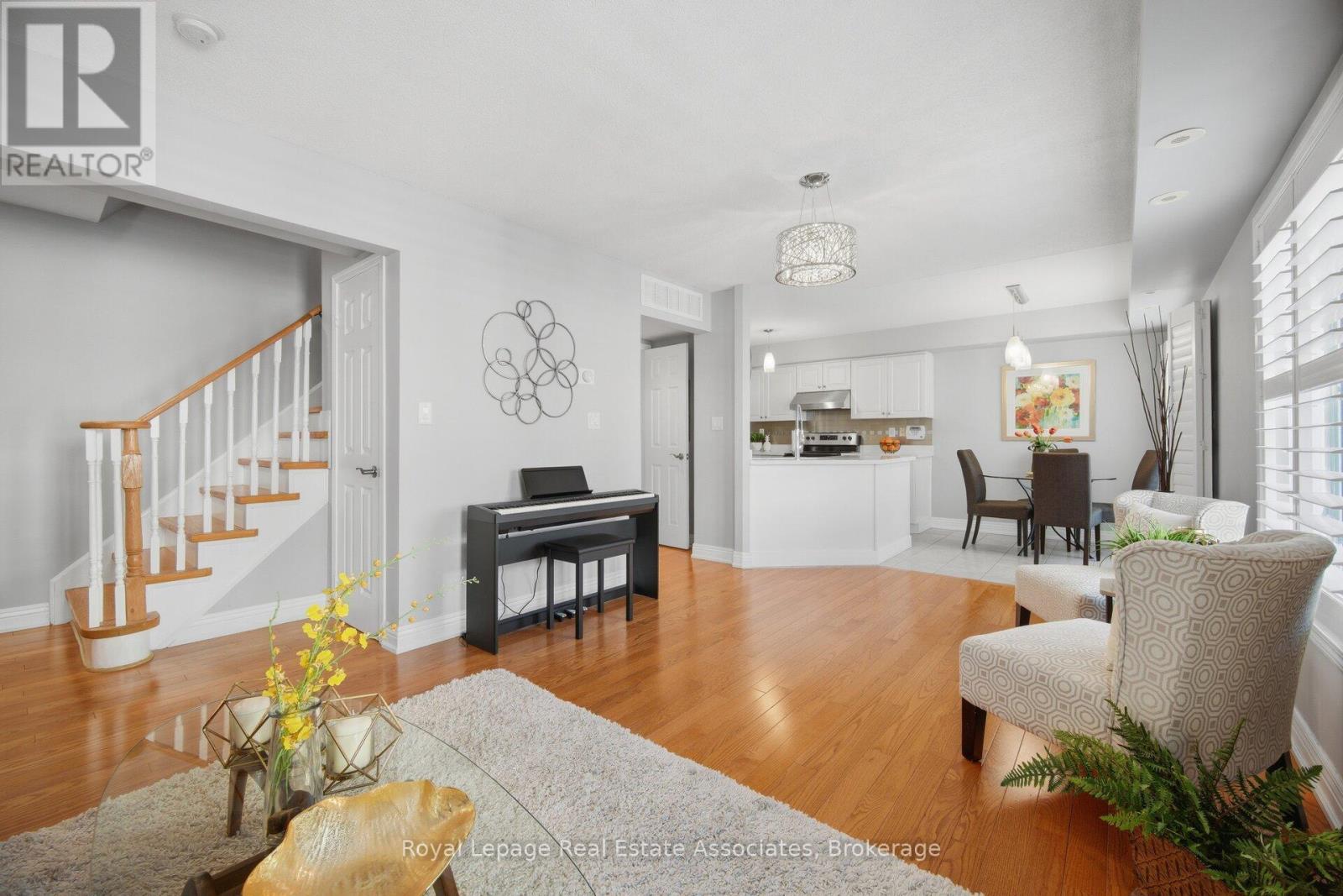 192 LOUISBOURG WAY - 6