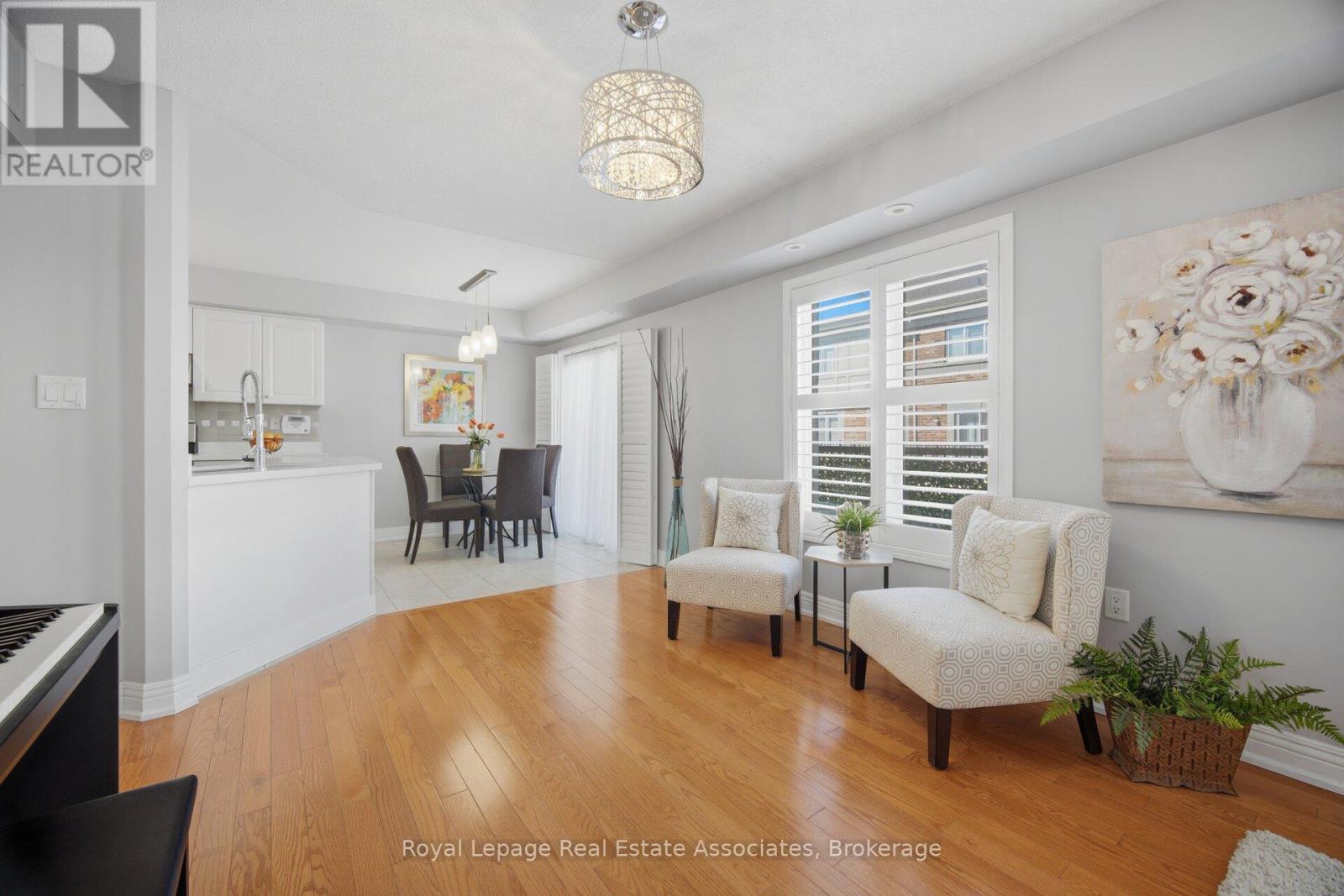 192 LOUISBOURG WAY - 9