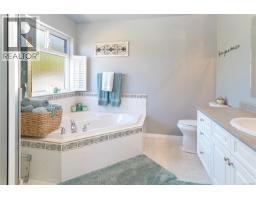 Kitchen - 6810 West Coast Rd, Sooke, BC V9C0V2 Photo 15