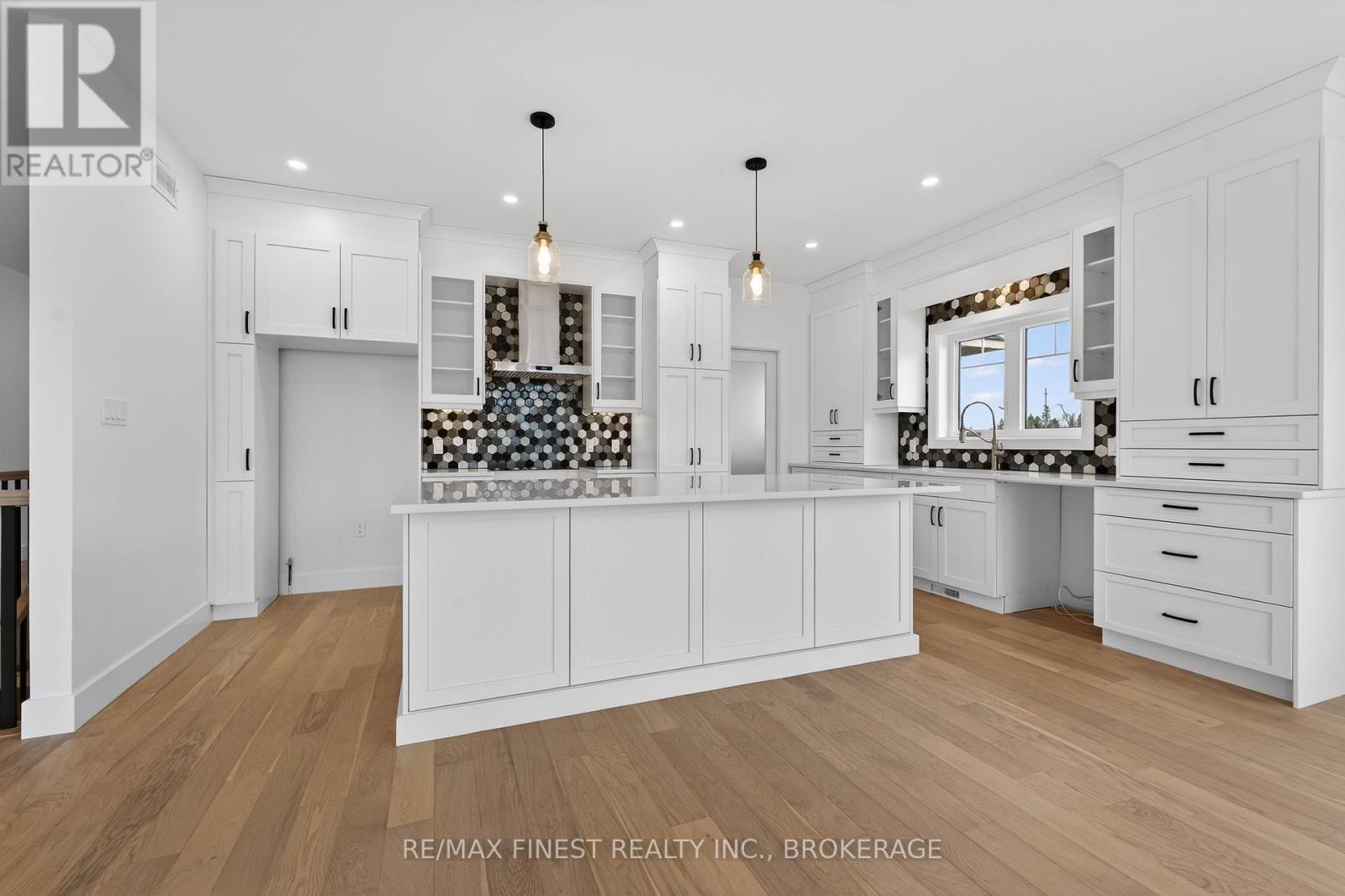 1291 NEIL ROAD - 17