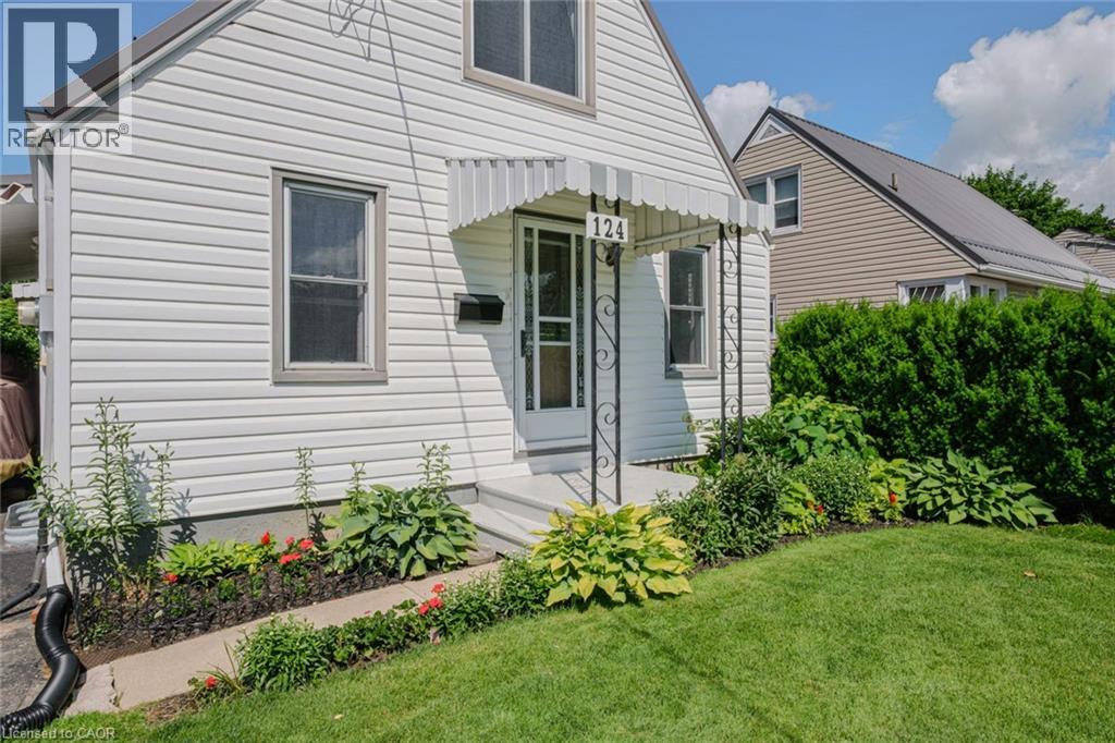2-bedroom home for sale at 124 ORCHARD Avenue, Simcoe ON · photo 4 of 47