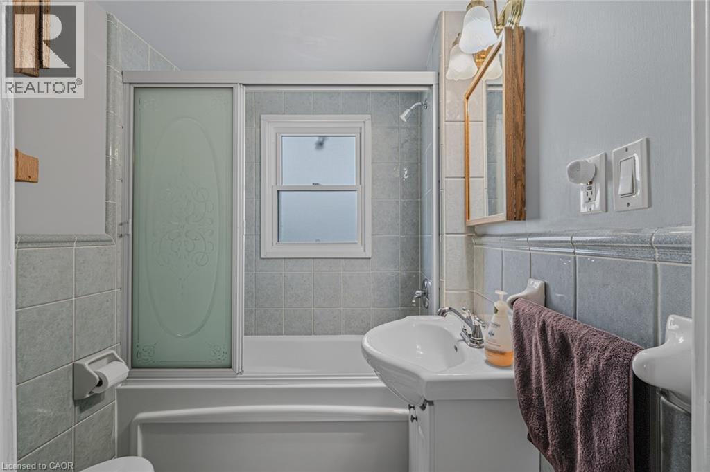 2-bedroom home for sale at 124 ORCHARD Avenue, Simcoe ON · photo 11 of 47