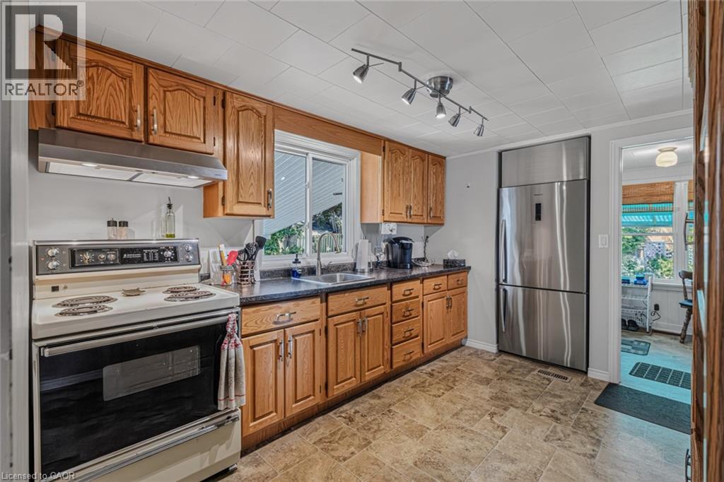 2-bedroom home for sale at 124 ORCHARD Avenue, Simcoe ON · photo 12 of 47
