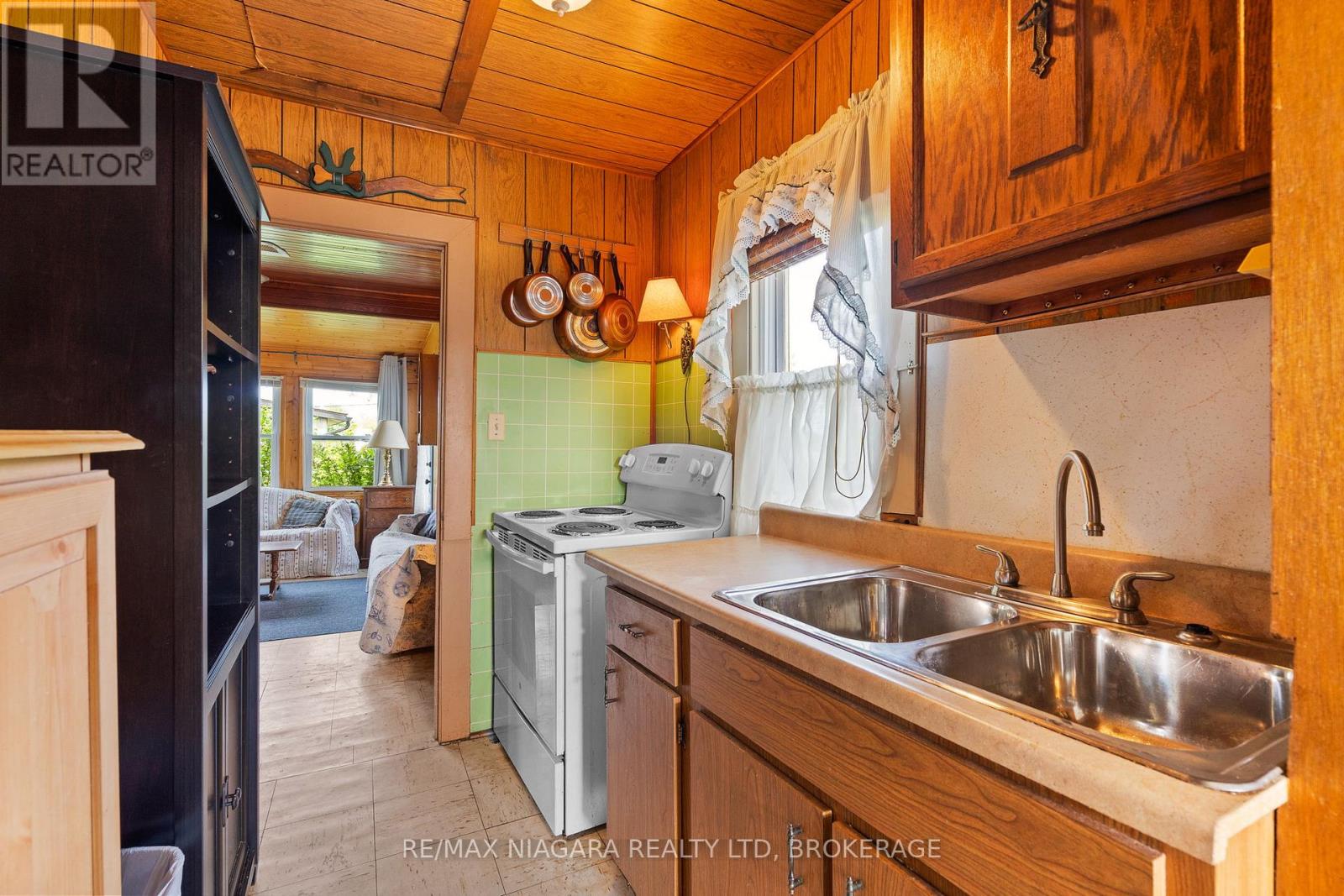 12211 LAKESHORE ROAD - 18