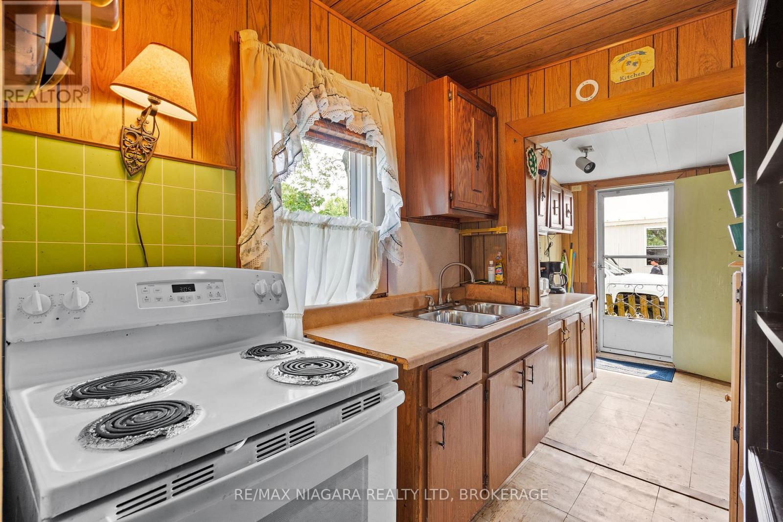 12211 LAKESHORE ROAD - 19