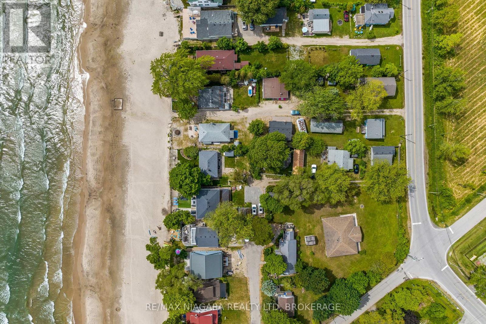 12211 LAKESHORE ROAD - 37