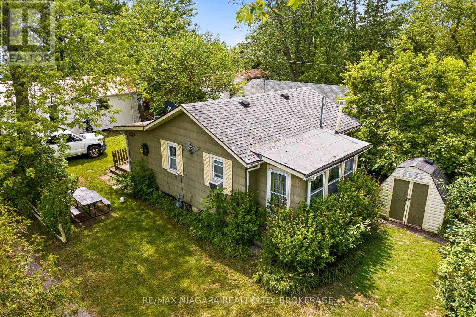 12211 LAKESHORE ROAD - 6