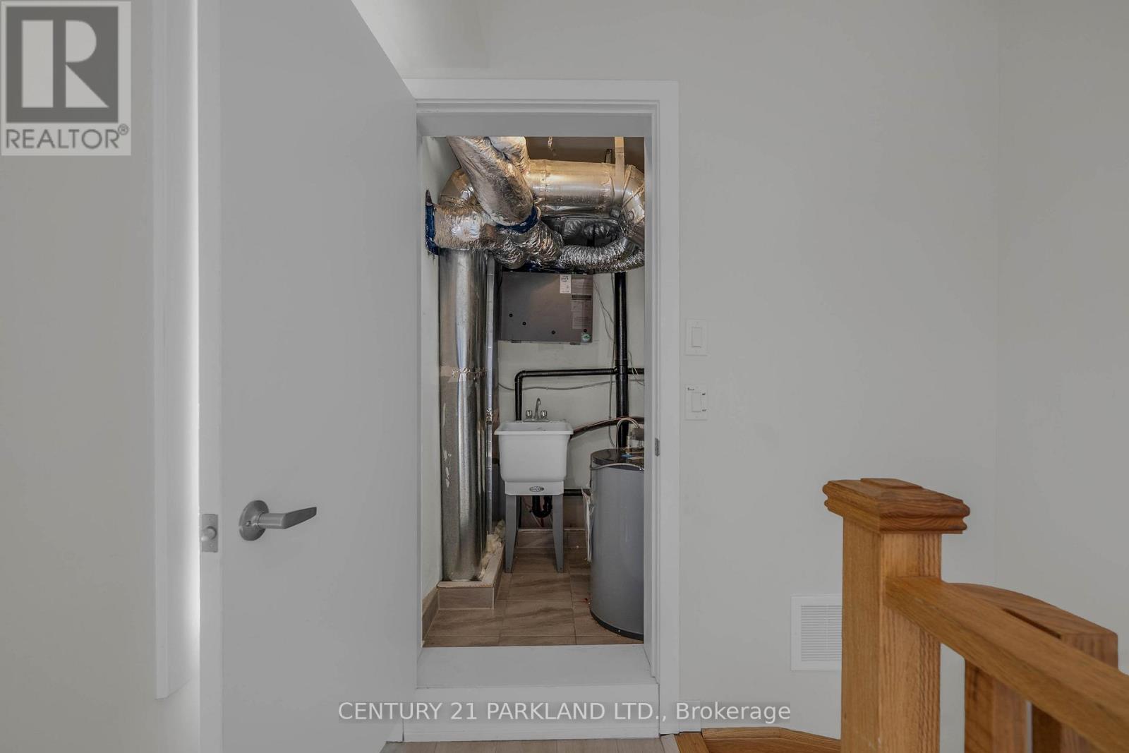 #1402 1865 PICKERING PARKWAY - 27