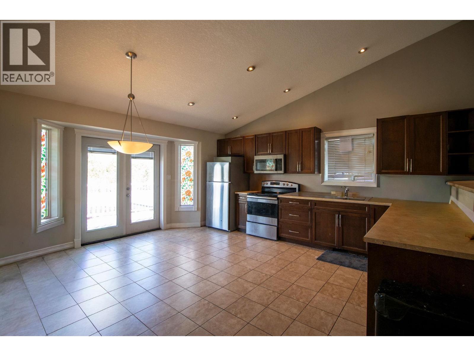 9704 118 AVENUE - 13
