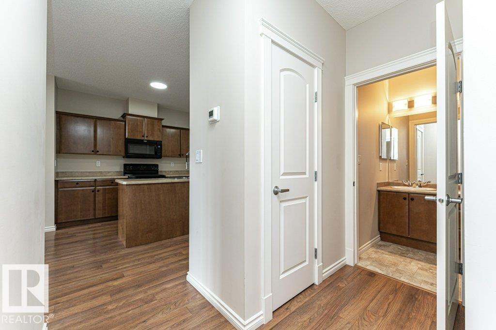 #404 9820 165 ST NW - 31