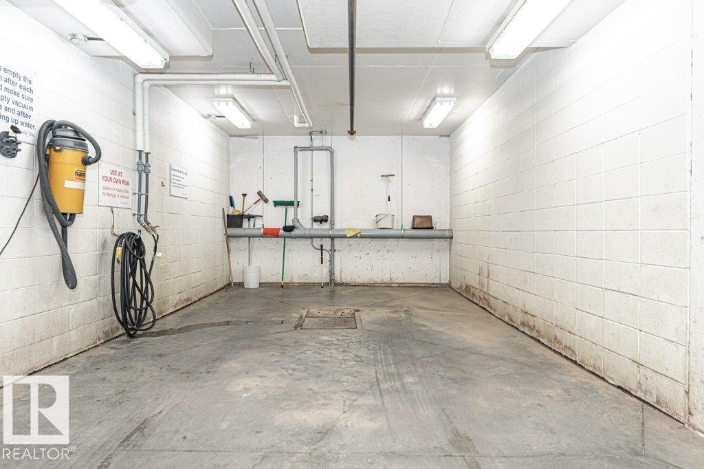 #404 9820 165 ST NW - 36