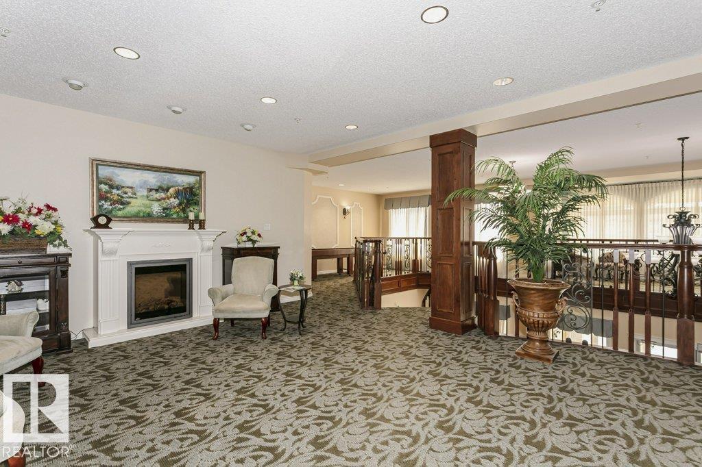#404 9820 165 ST NW - 47