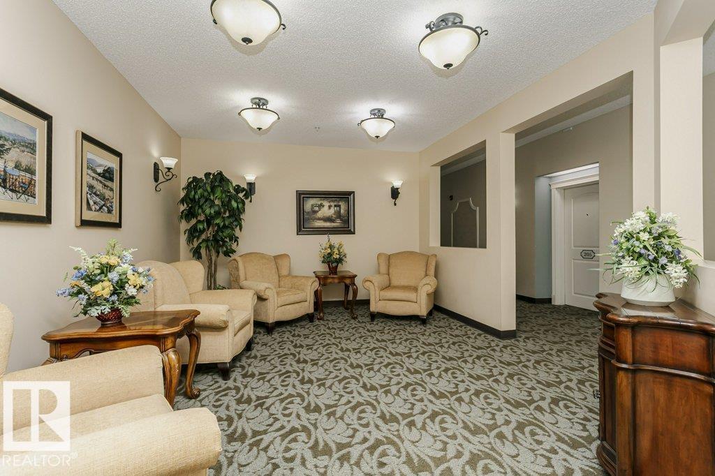 #404 9820 165 ST NW - 52