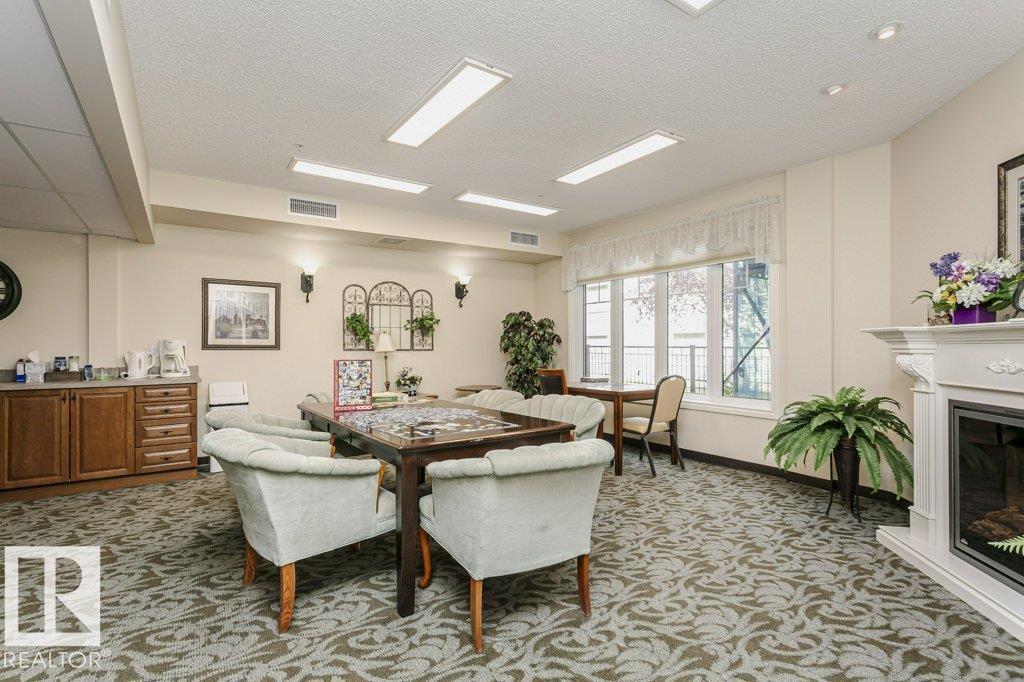 #404 9820 165 ST NW - 53