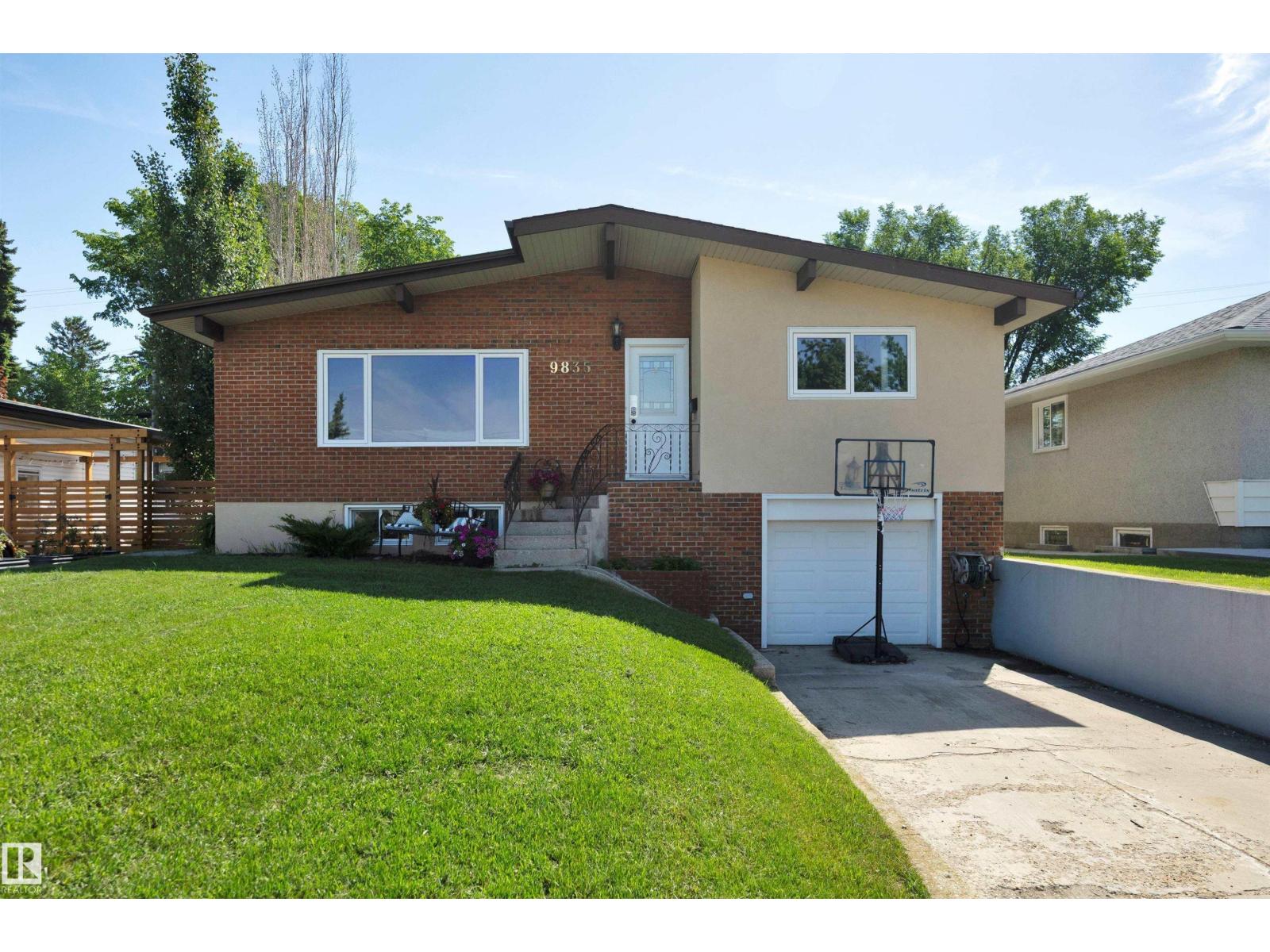 9835 74 ST NW - 1