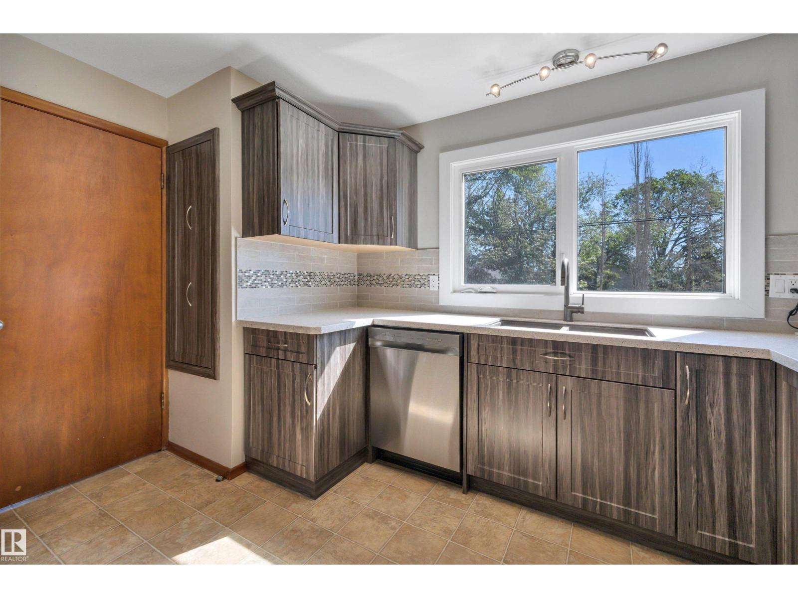 9835 74 ST NW - 14