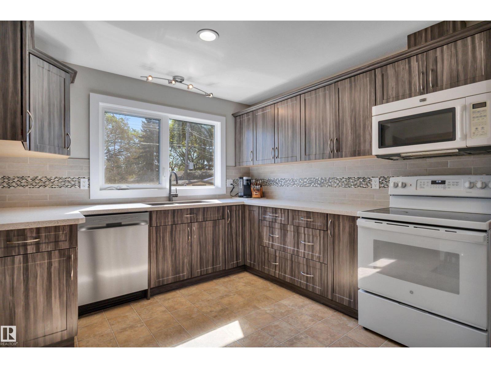9835 74 ST NW - 19