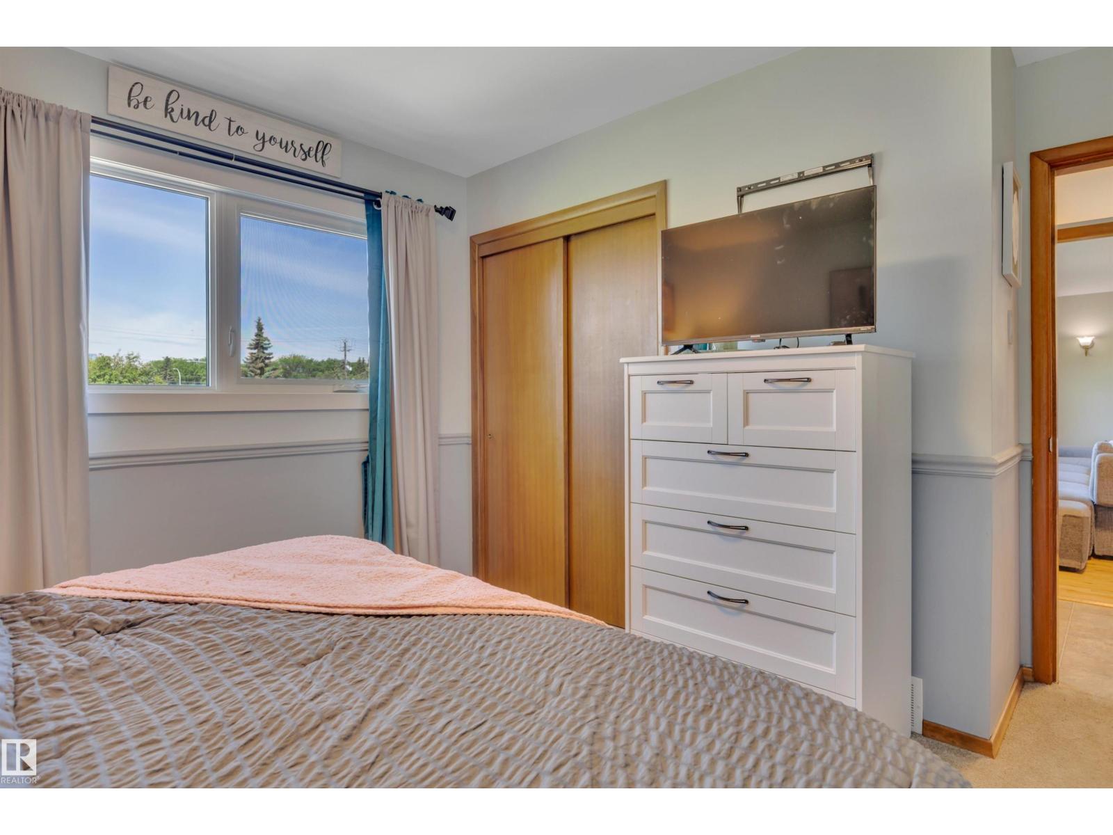 9835 74 ST NW - 23