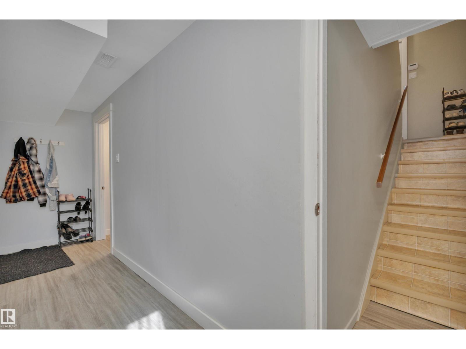9835 74 ST NW - 36