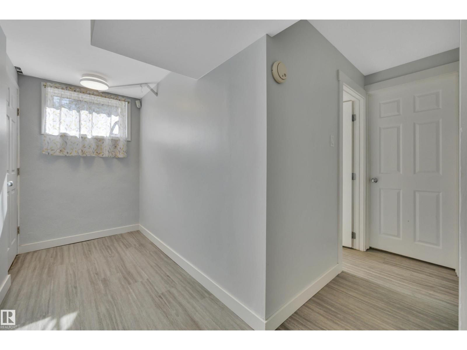9835 74 ST NW - 37