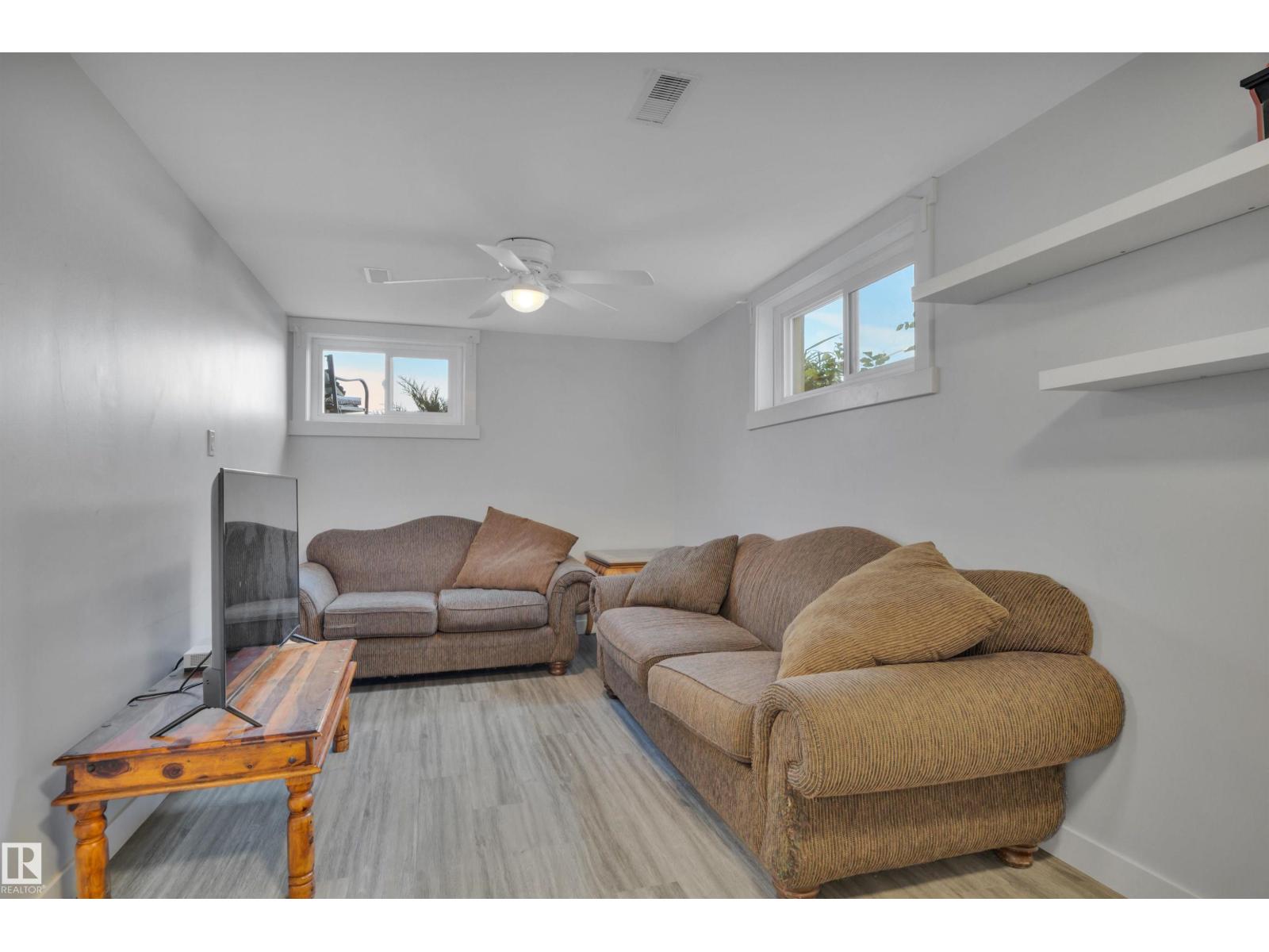 9835 74 ST NW - 38