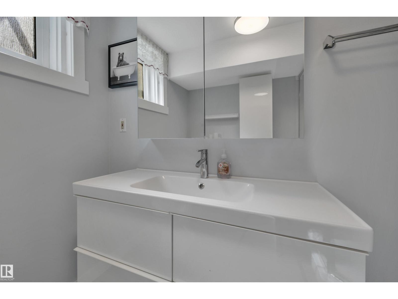 9835 74 ST NW - 39