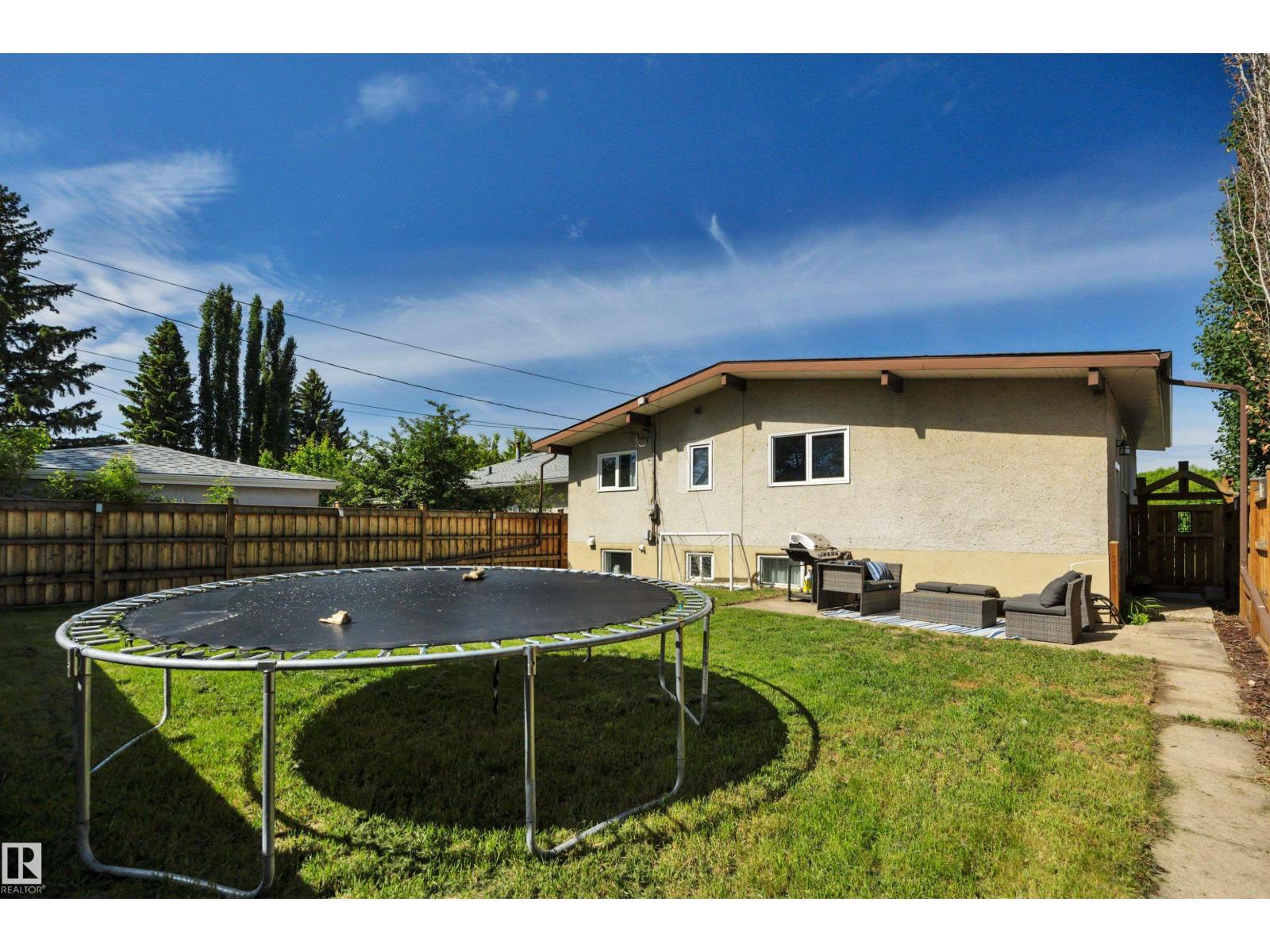9835 74 ST NW - photo 4
